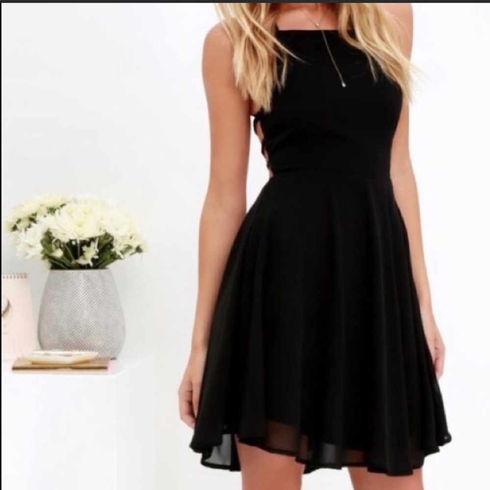NWT Lulus criss cross Black Dress size Medium